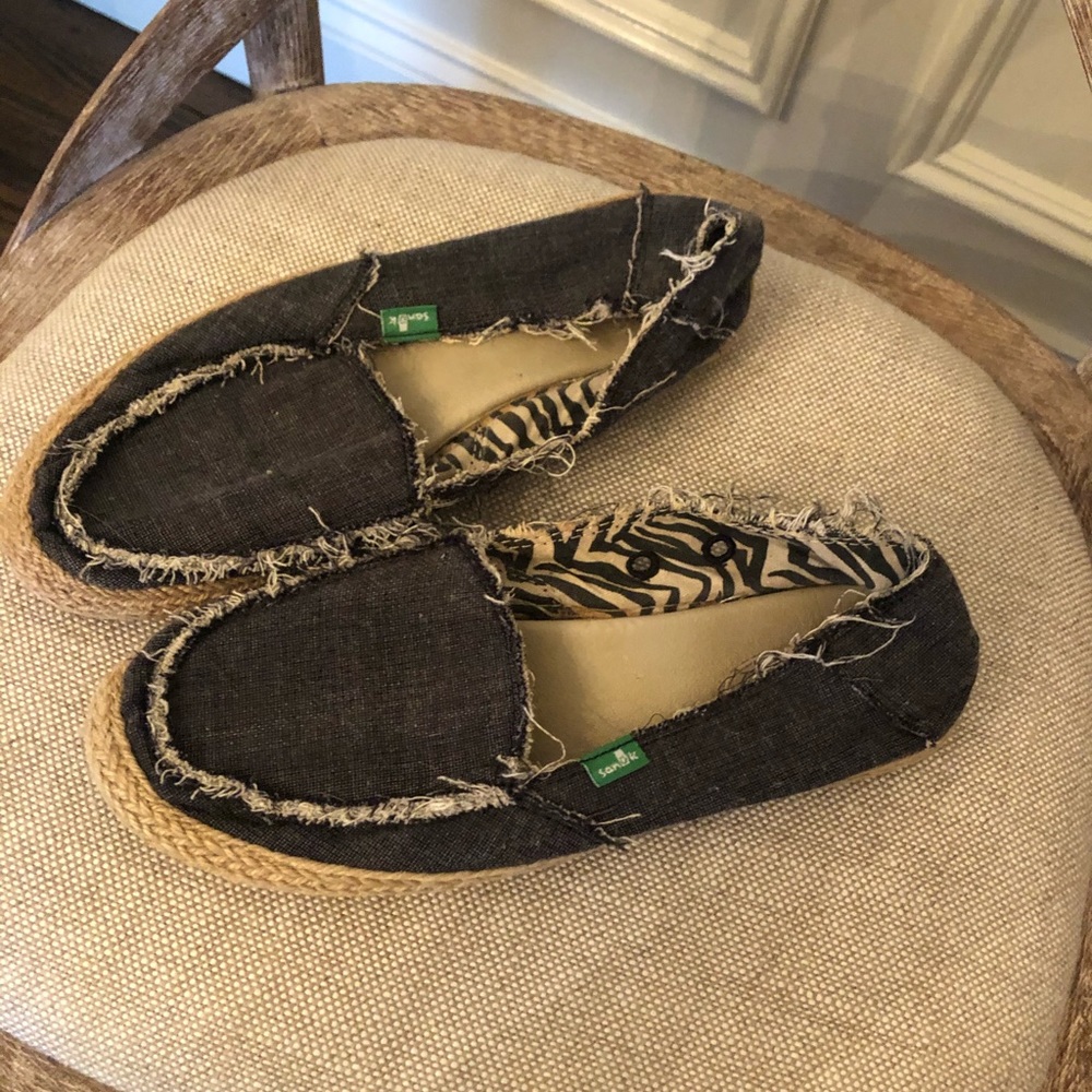 Women’s size 7 Sanuk’s